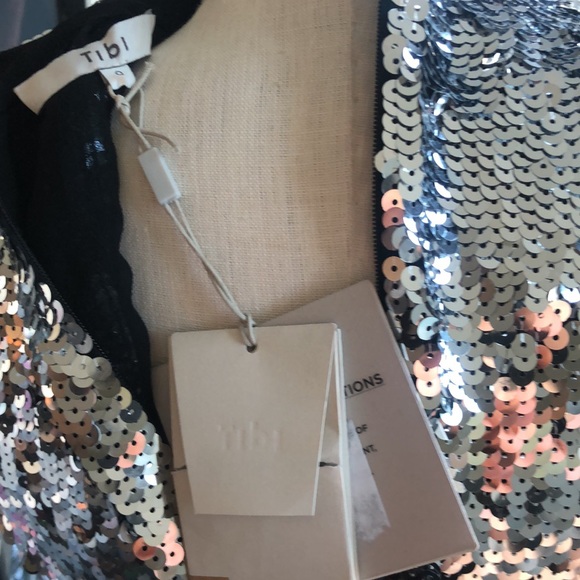 Tibi Sleeveless Silver Sequin Turtleneck Shell Top Size 0 - Picture 11 of 11